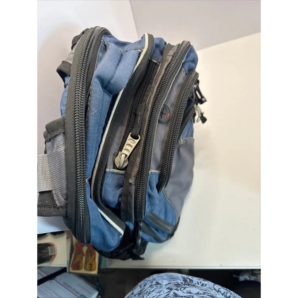 High Sierra Blue Gray Backpack Suspension Strap System Air Flow Media Pocket